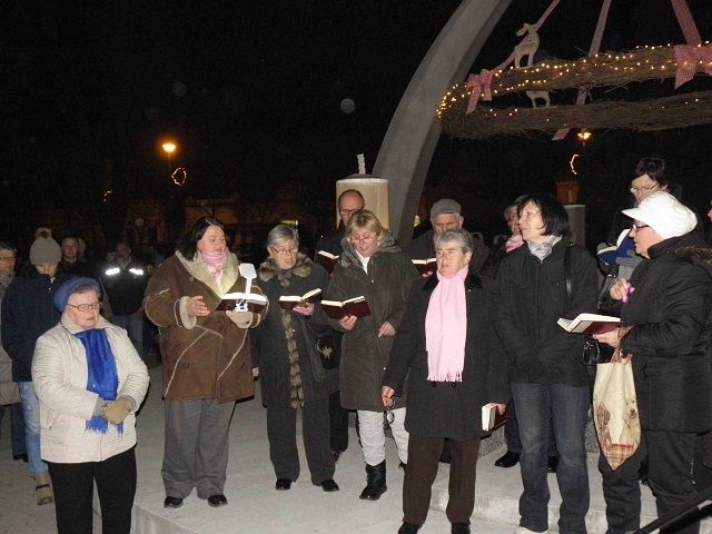 ADVENT: Uz mnoštvo vjernika upaljena treća svijeća